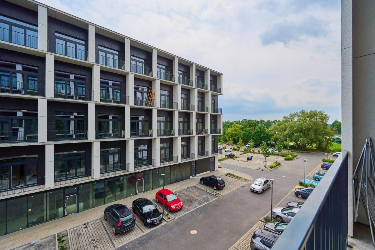 Mezzanine Studio Apartments Zarembowicza Wroclaw Airport By Renters 외부 사진