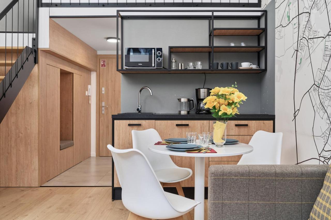 Mezzanine Studio Apartments Zarembowicza Wroclaw Airport By Renters 외부 사진