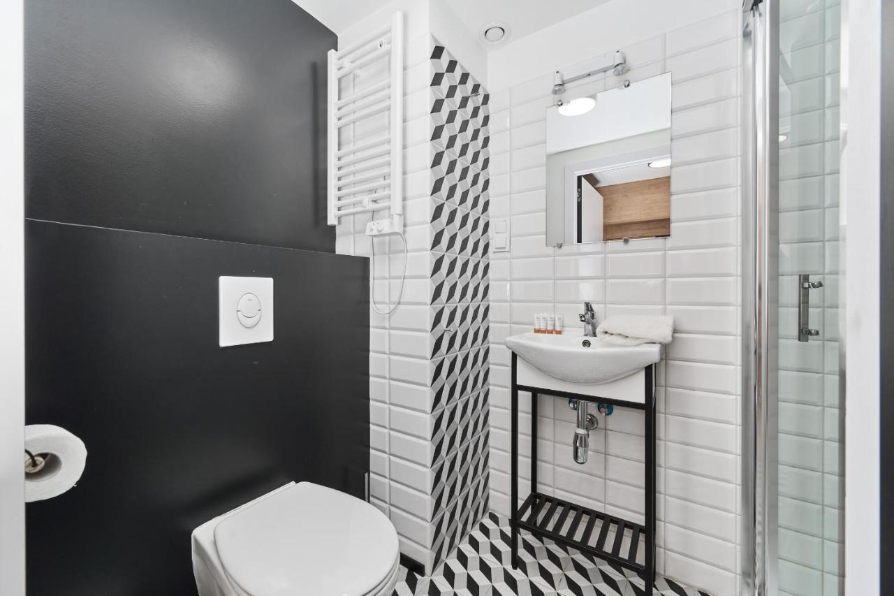 Mezzanine Studio Apartments Zarembowicza Wroclaw Airport By Renters 외부 사진