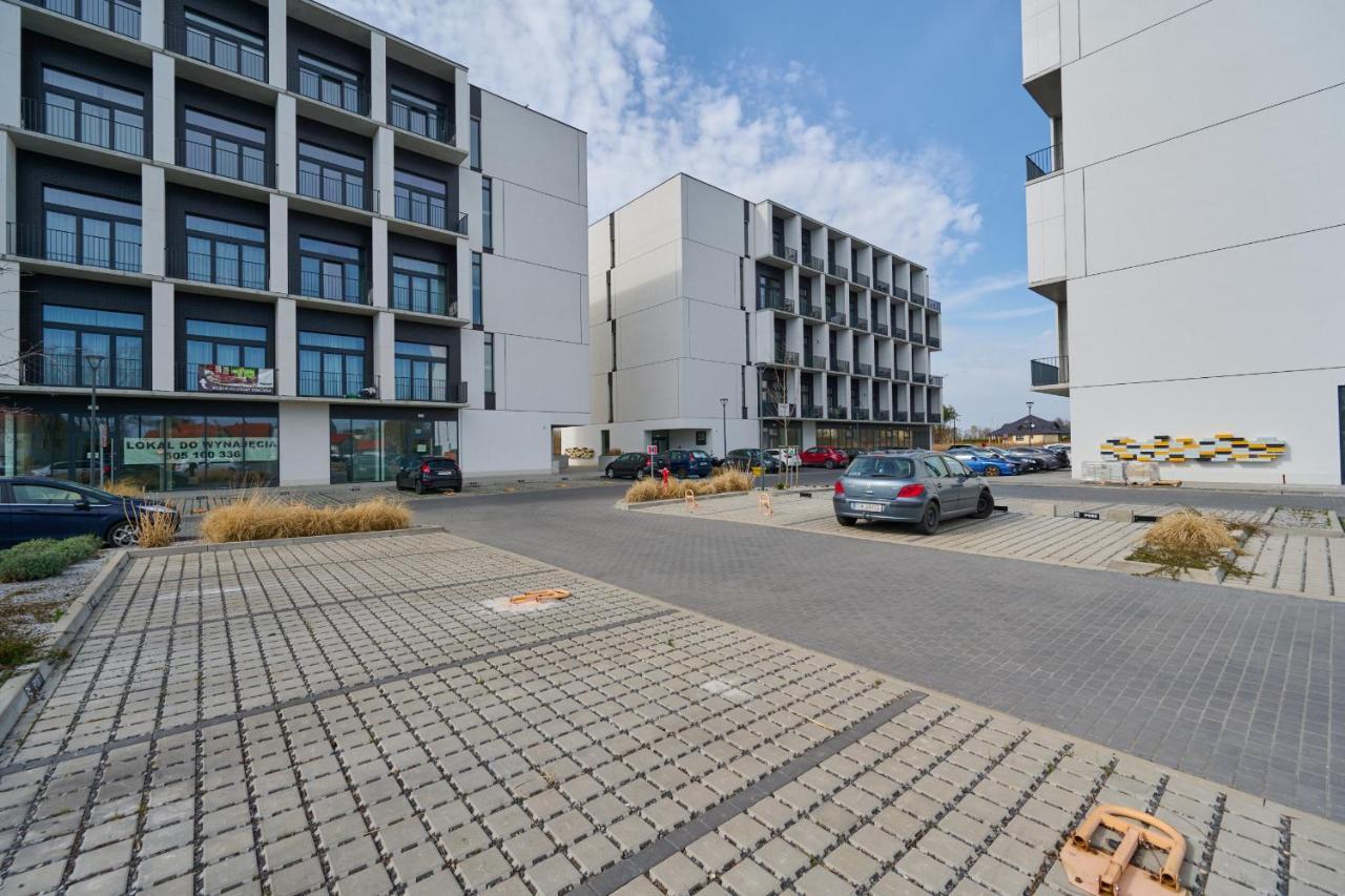 Mezzanine Studio Apartments Zarembowicza Wroclaw Airport By Renters 외부 사진