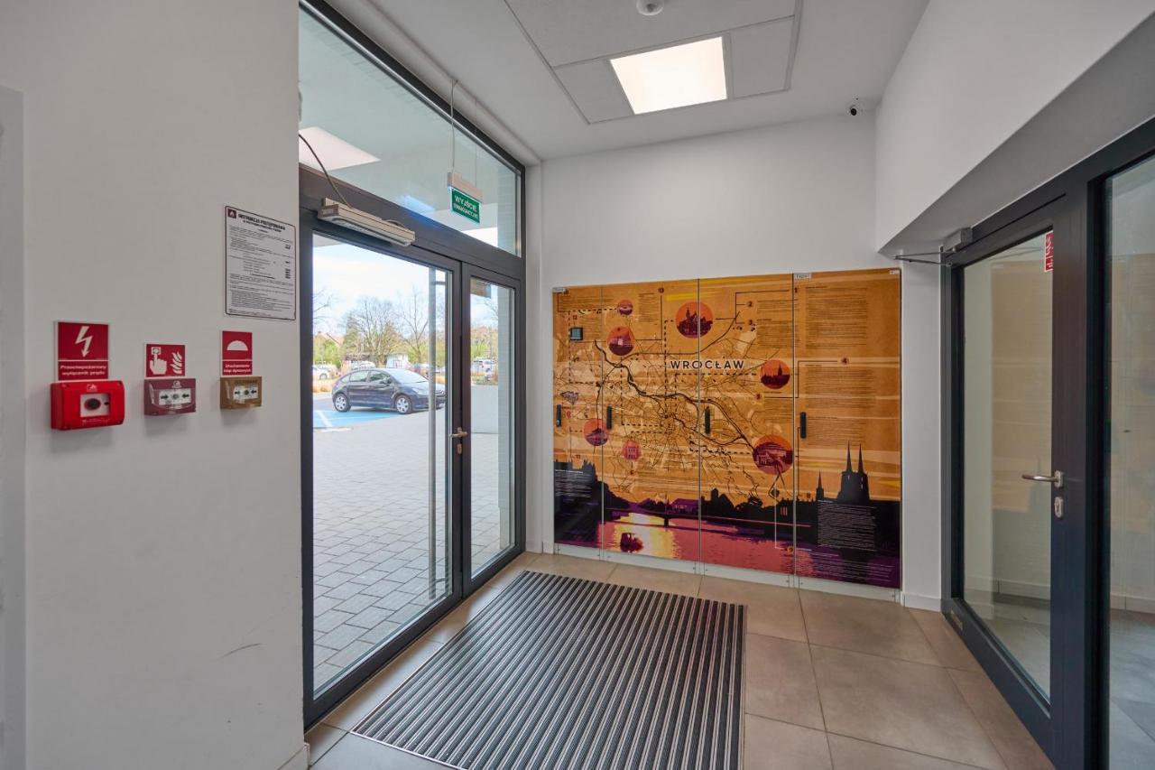 Mezzanine Studio Apartments Zarembowicza Wroclaw Airport By Renters 외부 사진