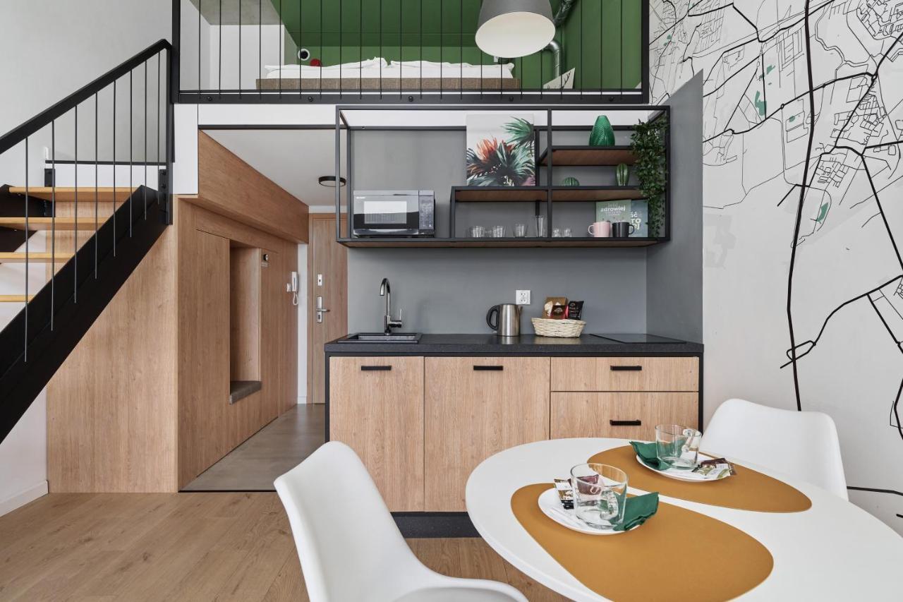 Mezzanine Studio Apartments Zarembowicza Wroclaw Airport By Renters 외부 사진
