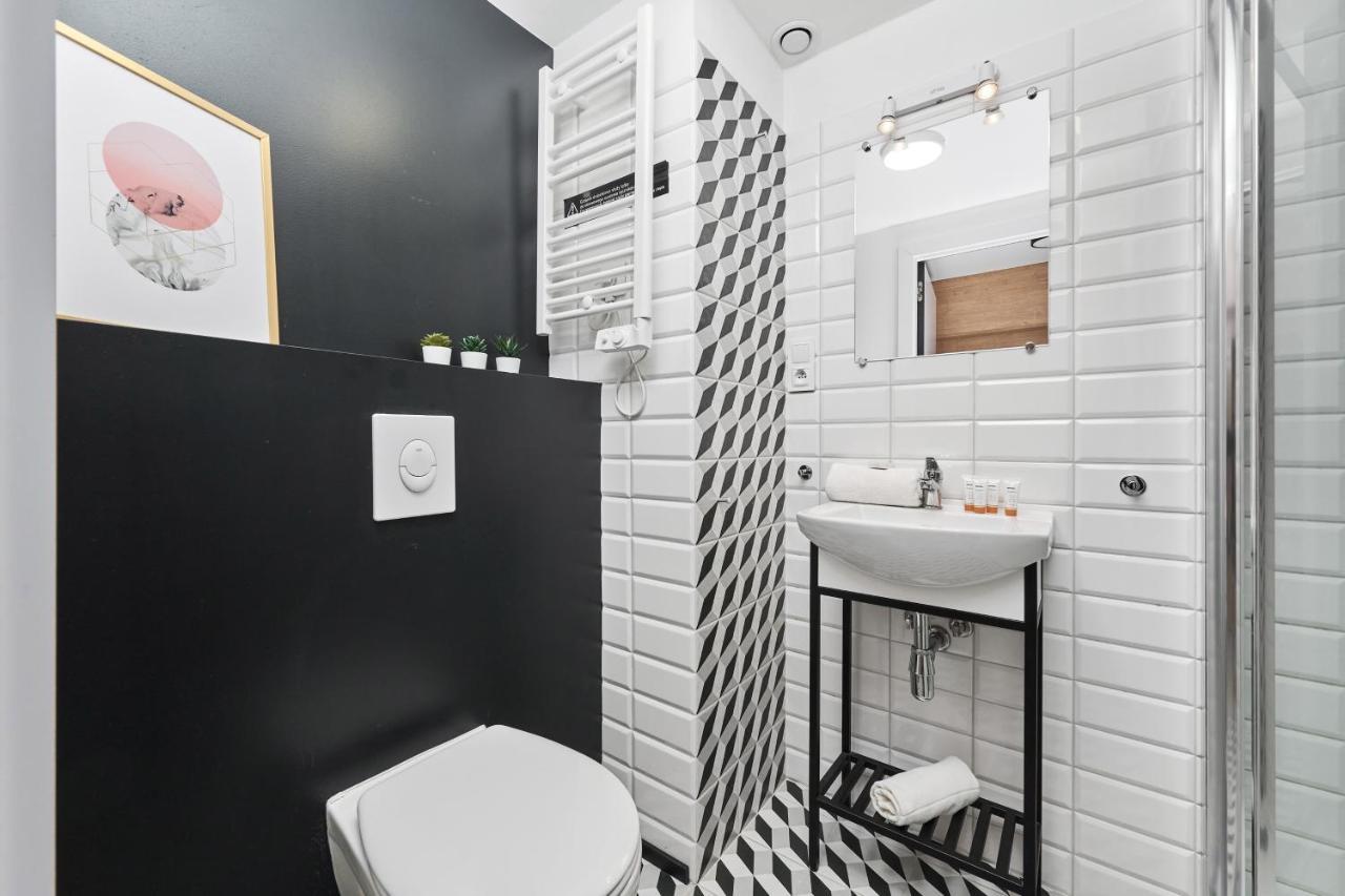 Mezzanine Studio Apartments Zarembowicza Wroclaw Airport By Renters 외부 사진
