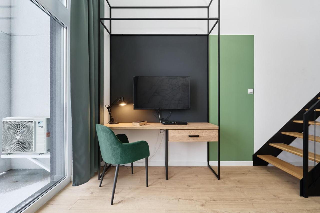 Mezzanine Studio Apartments Zarembowicza Wroclaw Airport By Renters 외부 사진