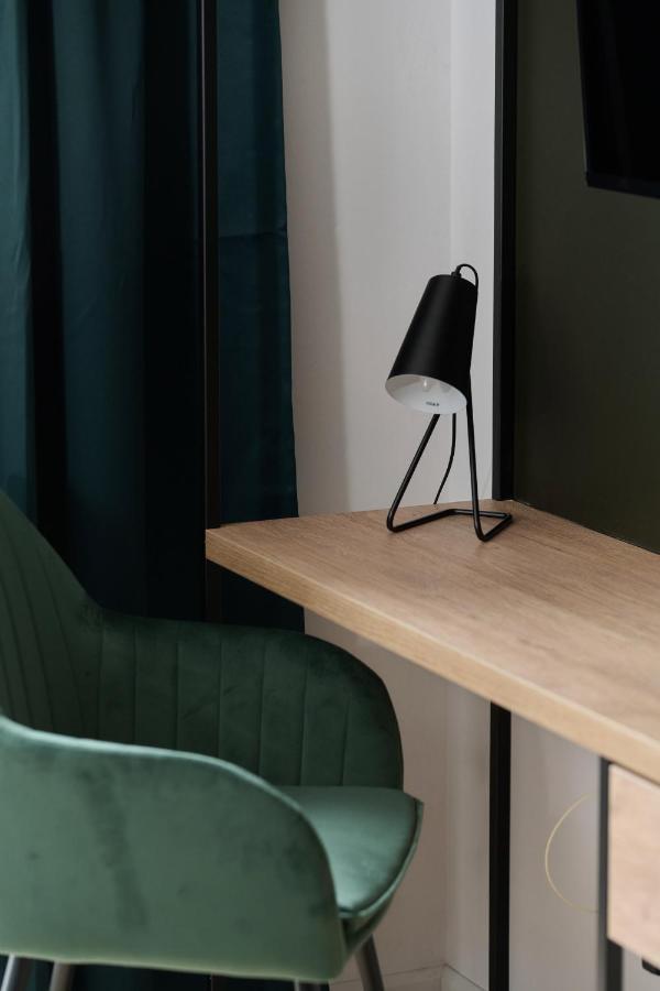 Mezzanine Studio Apartments Zarembowicza Wroclaw Airport By Renters 외부 사진